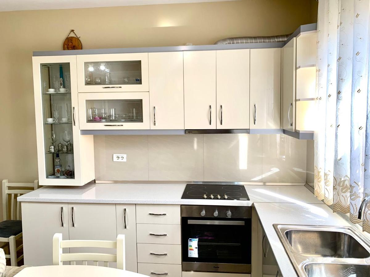 Syzo Apartments Pogradec Eksteriør billede