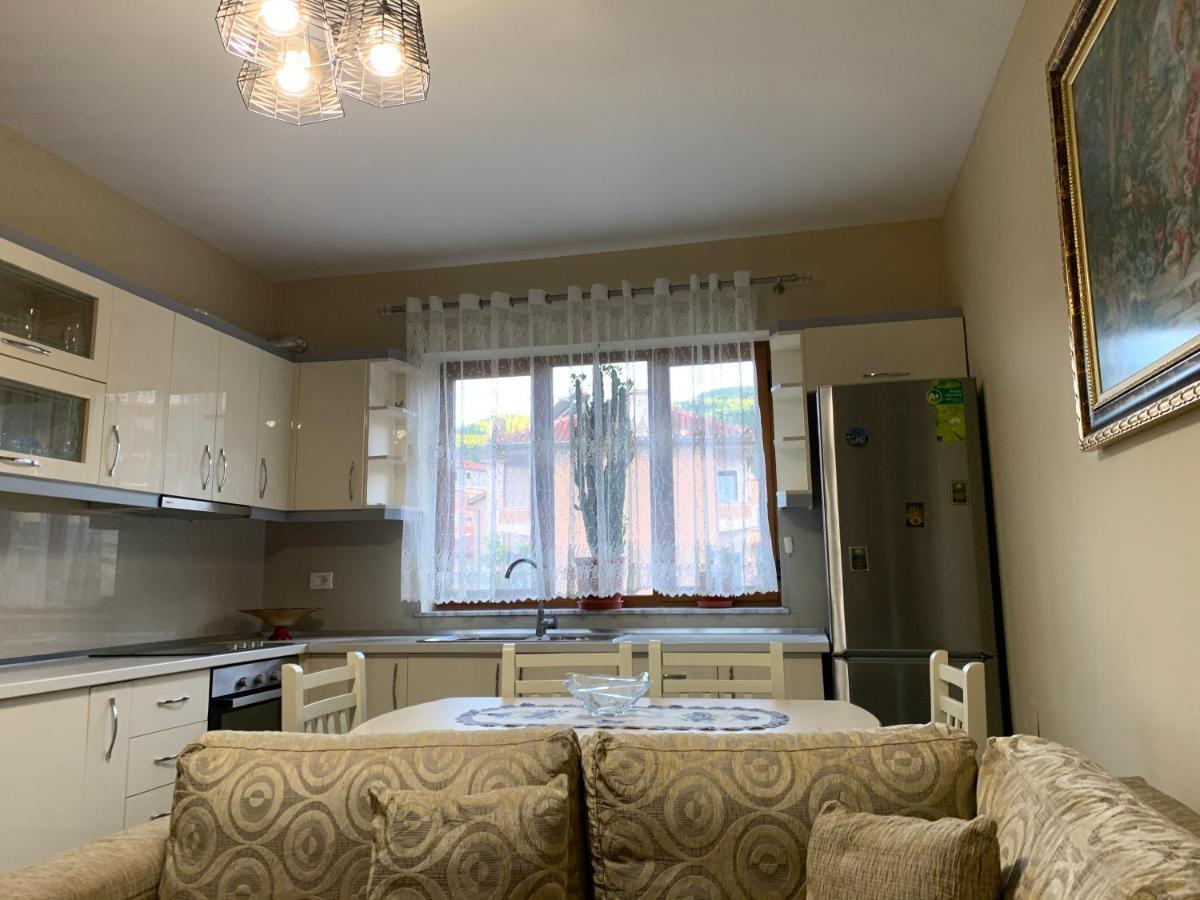 Syzo Apartments Pogradec Eksteriør billede