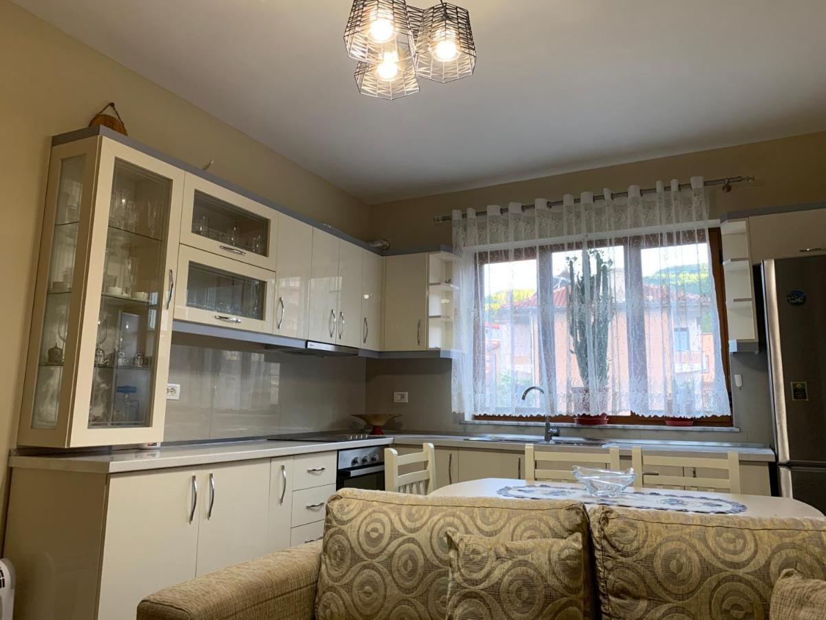 Syzo Apartments Pogradec Eksteriør billede